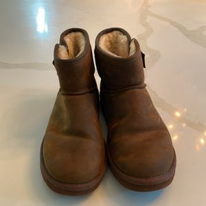 Barely worn Uggs size 7